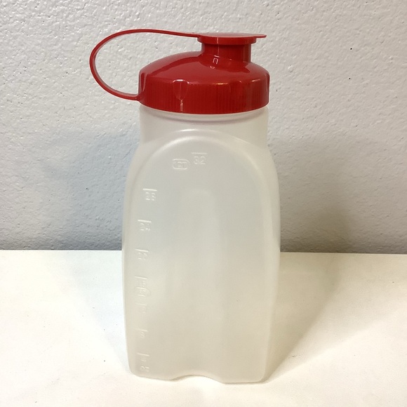 Vintage Rubbermaid 1 Quart Drink Bottle 32 oz Container Pitcher w/ Red Lid IC97 - Picture 1 of 9